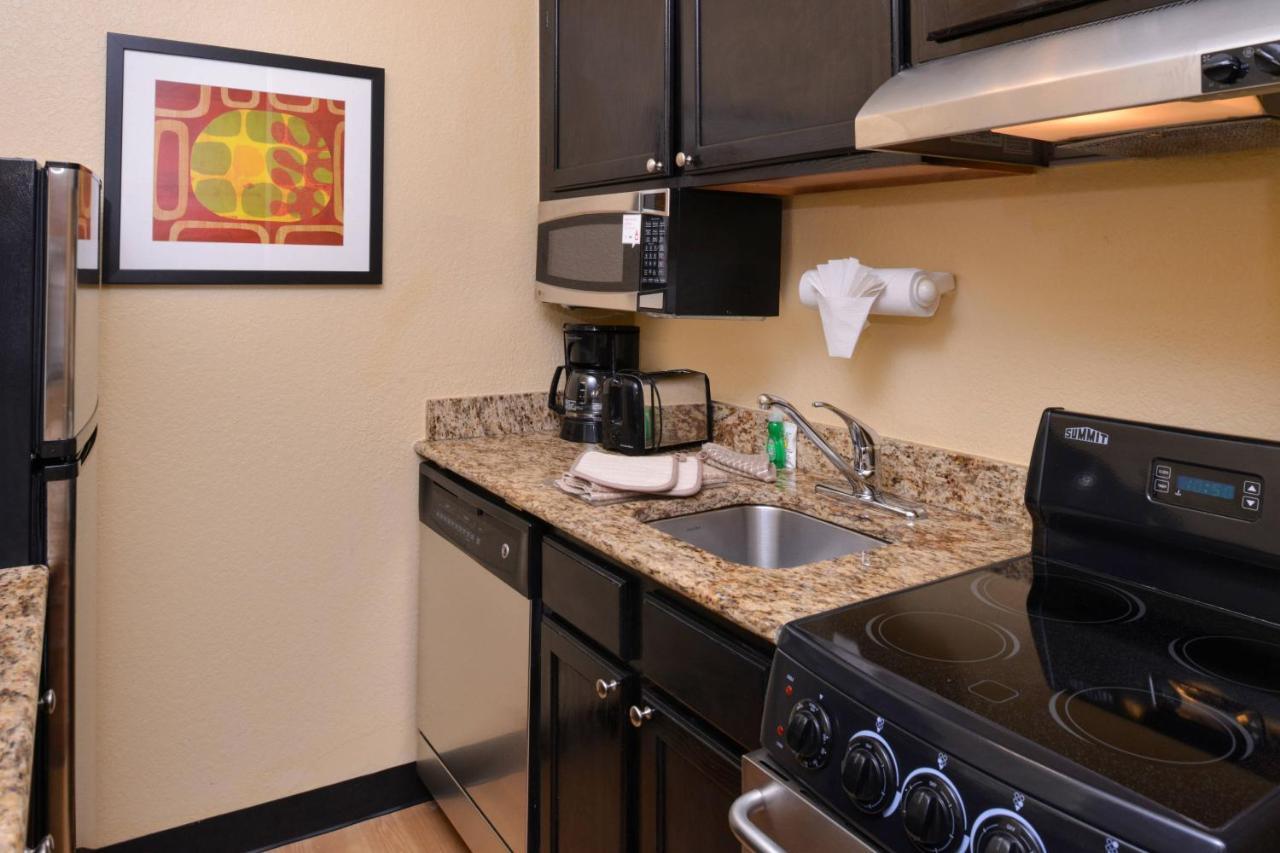 Candlewood Suites Miami Lakes By Ihg Eksteriør billede