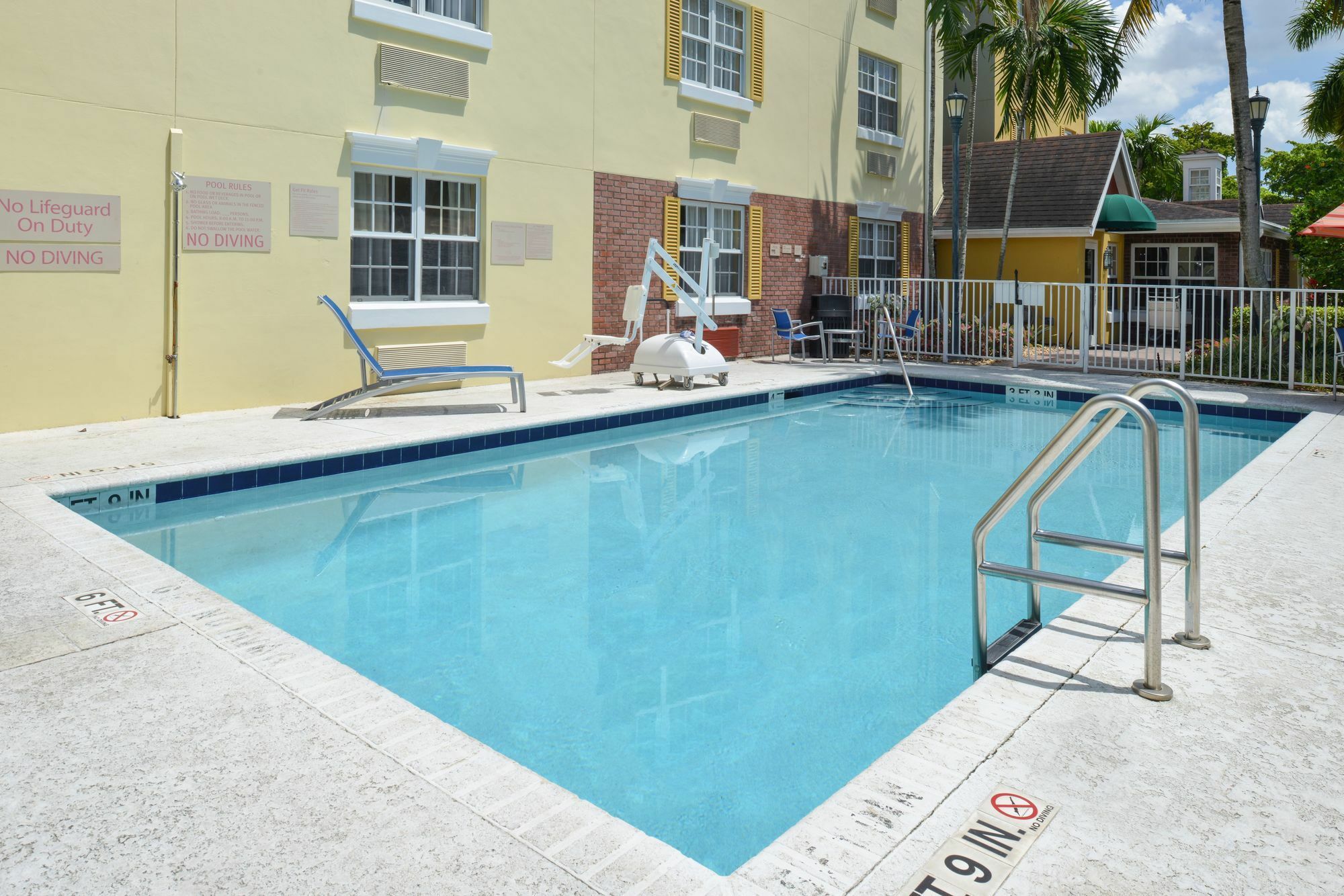 Candlewood Suites Miami Lakes By Ihg Eksteriør billede