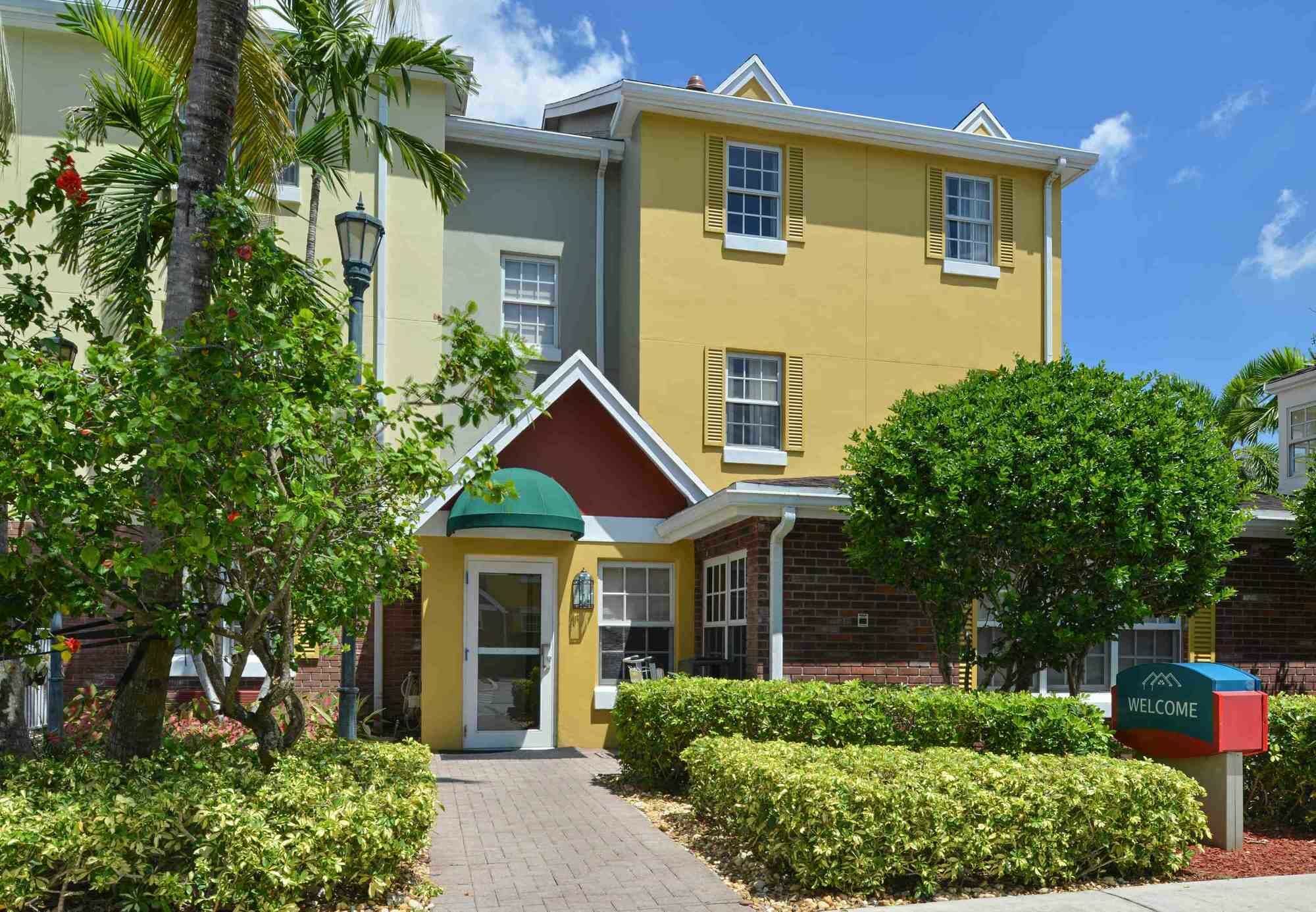 Candlewood Suites Miami Lakes By Ihg Eksteriør billede