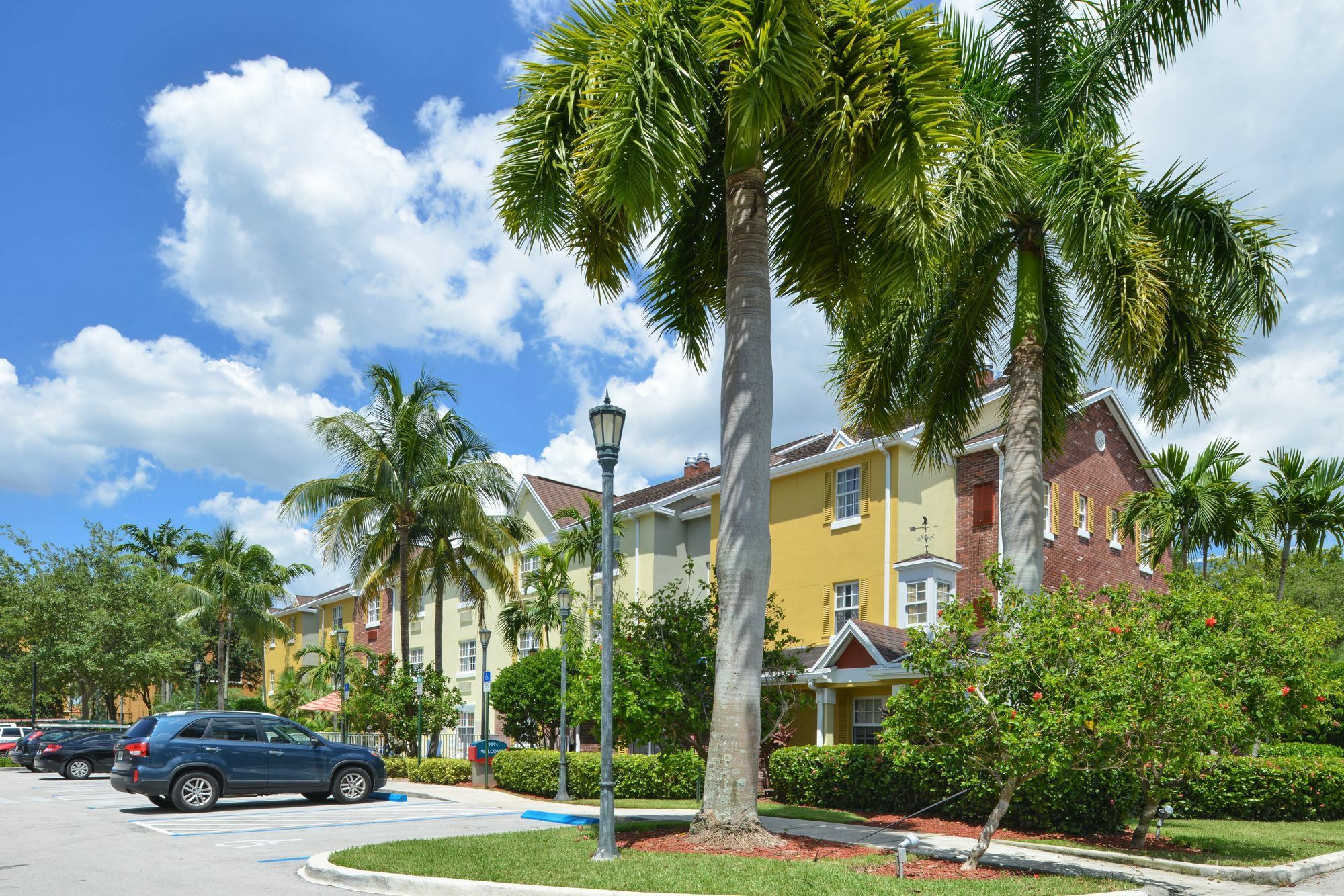Candlewood Suites Miami Lakes By Ihg Eksteriør billede