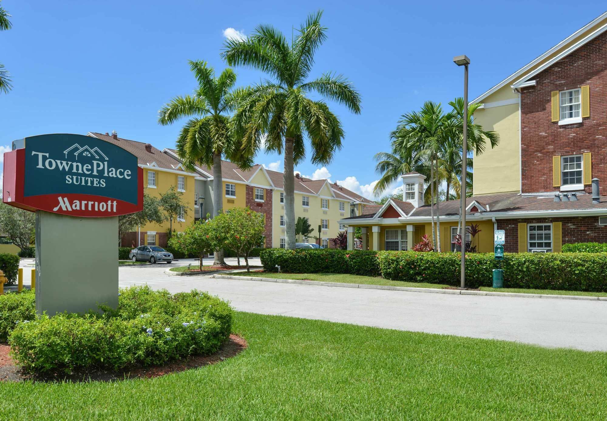 Candlewood Suites Miami Lakes By Ihg Eksteriør billede